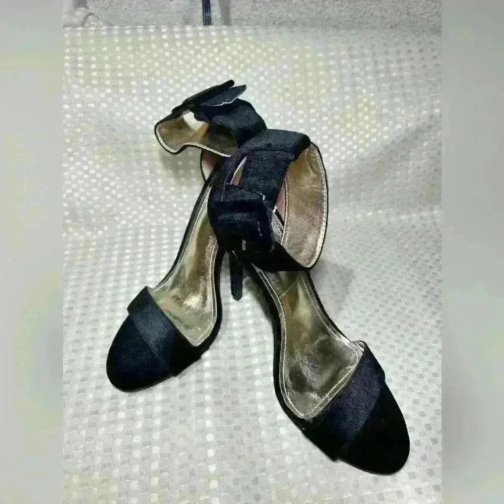 Venus high heels, Size 8 new without a box